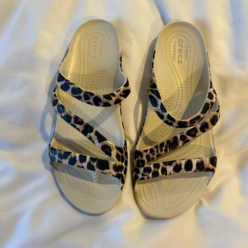 Ladies croc barely worn 8 leopard
